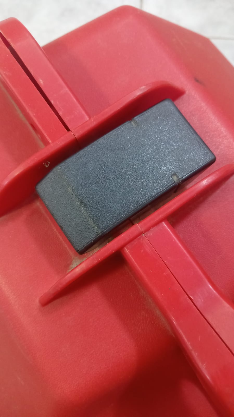 Broche de estuche para estación total Leica TS06